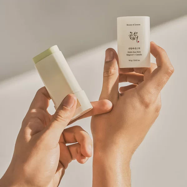 Beauty of Joseon - Matte sun stick: Mugwort + Camelia 18g - Imagen 4